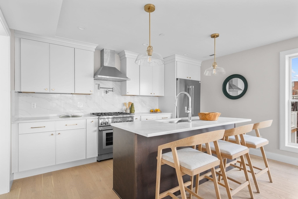 220 Bowen Street # 4