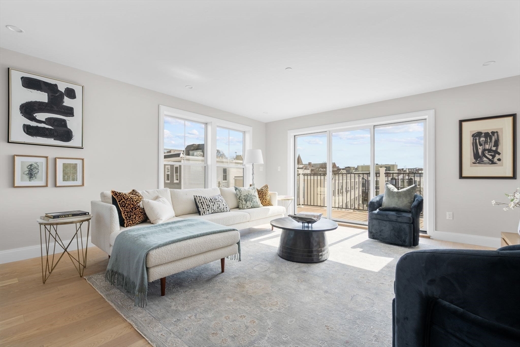 220 Bowen Street # 4