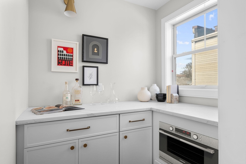 220 Bowen Street # 4