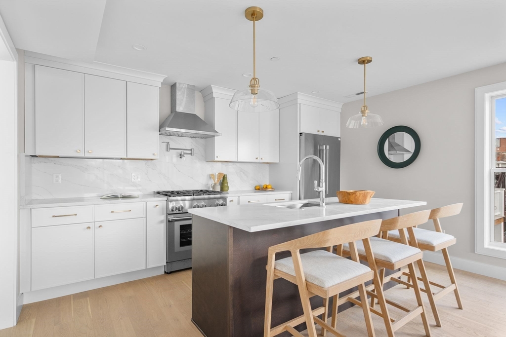220 Bowen Street # 3