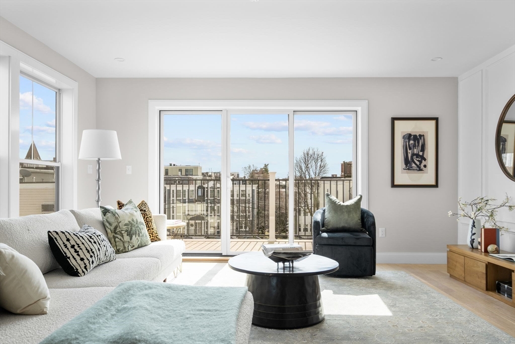 220 Bowen Street # 3