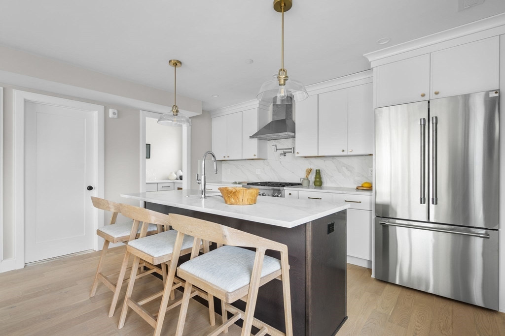 220 Bowen Street # 3
