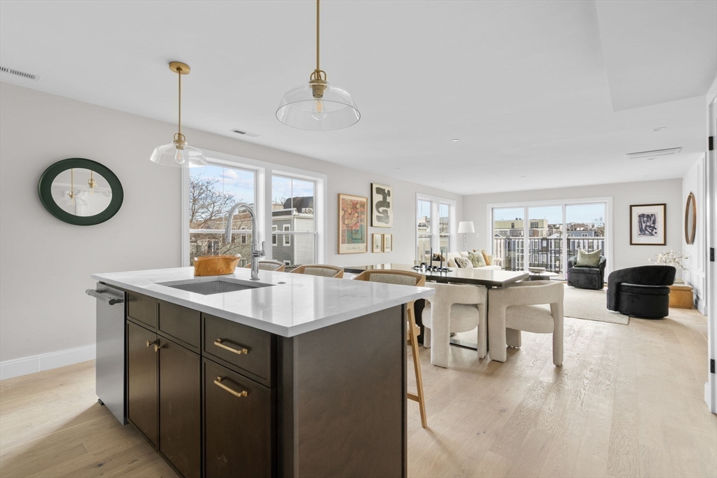 220 Bowen Street # 3