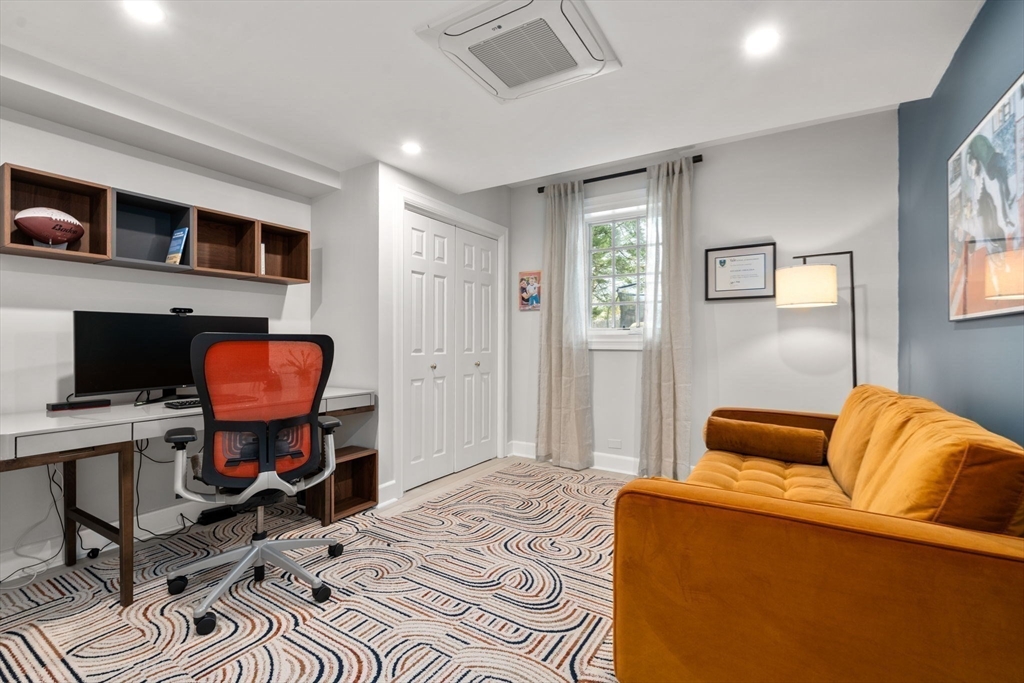 34 Hammond St