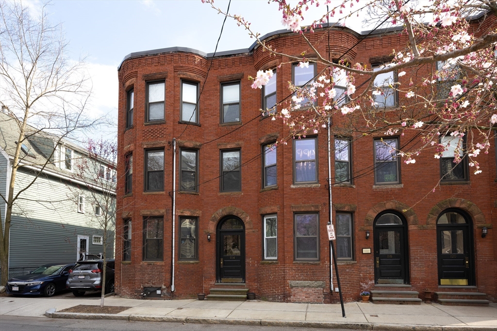 114 Brook St # 1