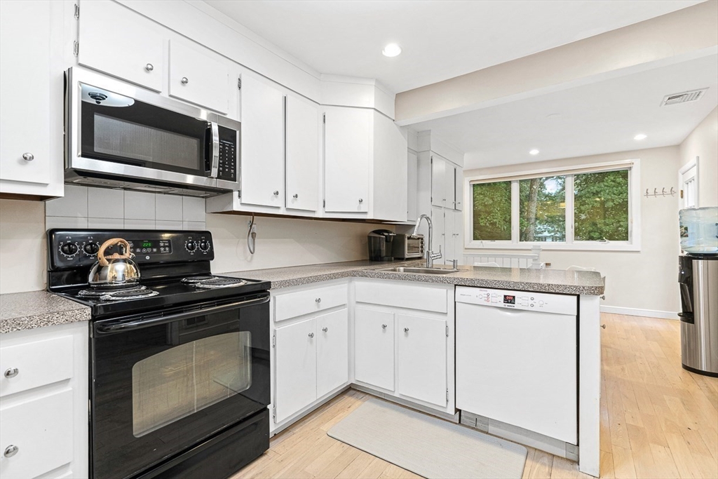 44 Rowena Rd