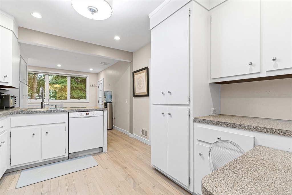 44 Rowena Rd