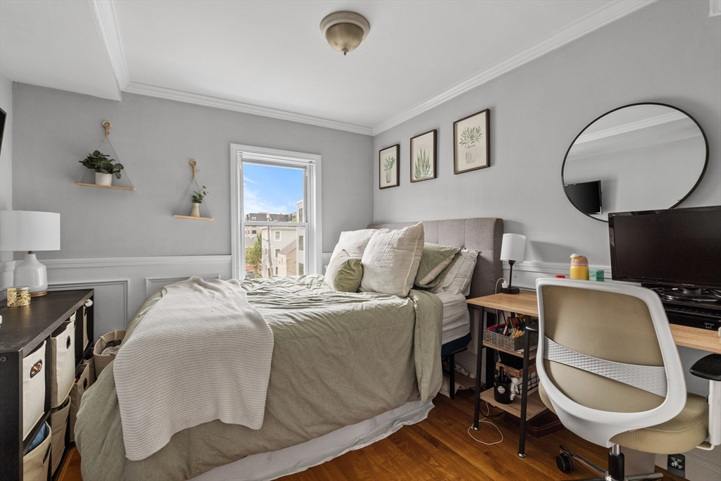180 W 8th # 3