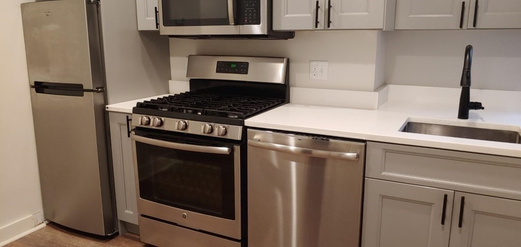 27 Charter Street # 3