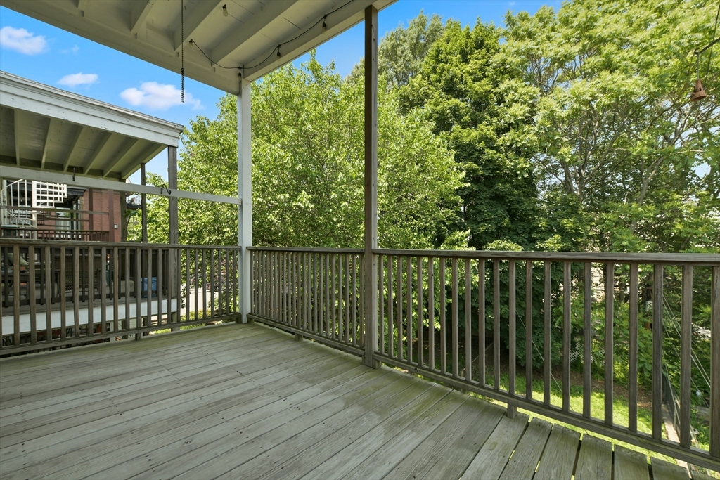 530-532 E 6th St # 3