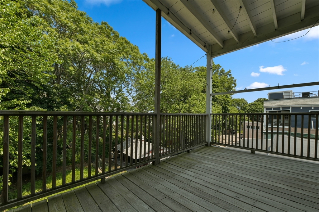 530-532 E 6th St # 3