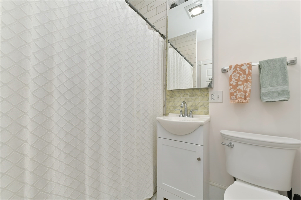 530-532 E 6th St # 3