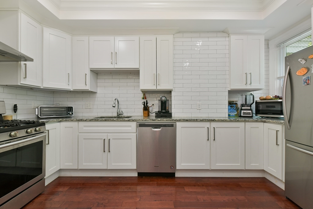 530-532 E 6th St # 3