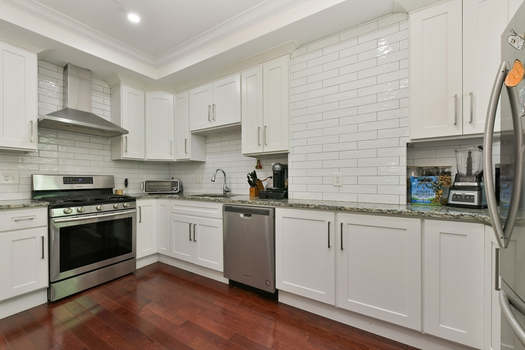 530-532 E 6th St # 3