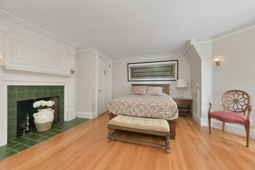 334 Beacon St # 9