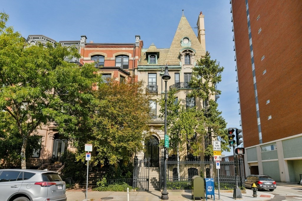 334 Beacon St # 9