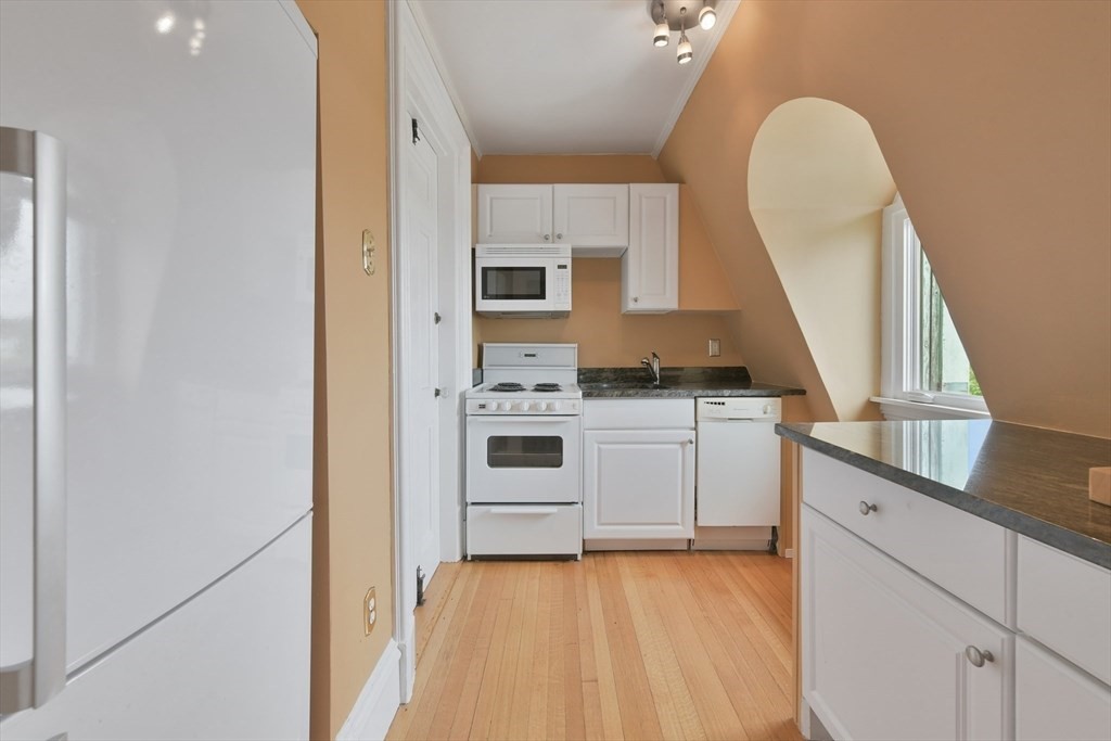 334 Beacon St # 9