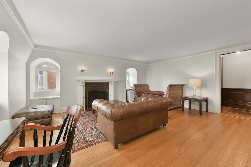 334 Beacon St # 9