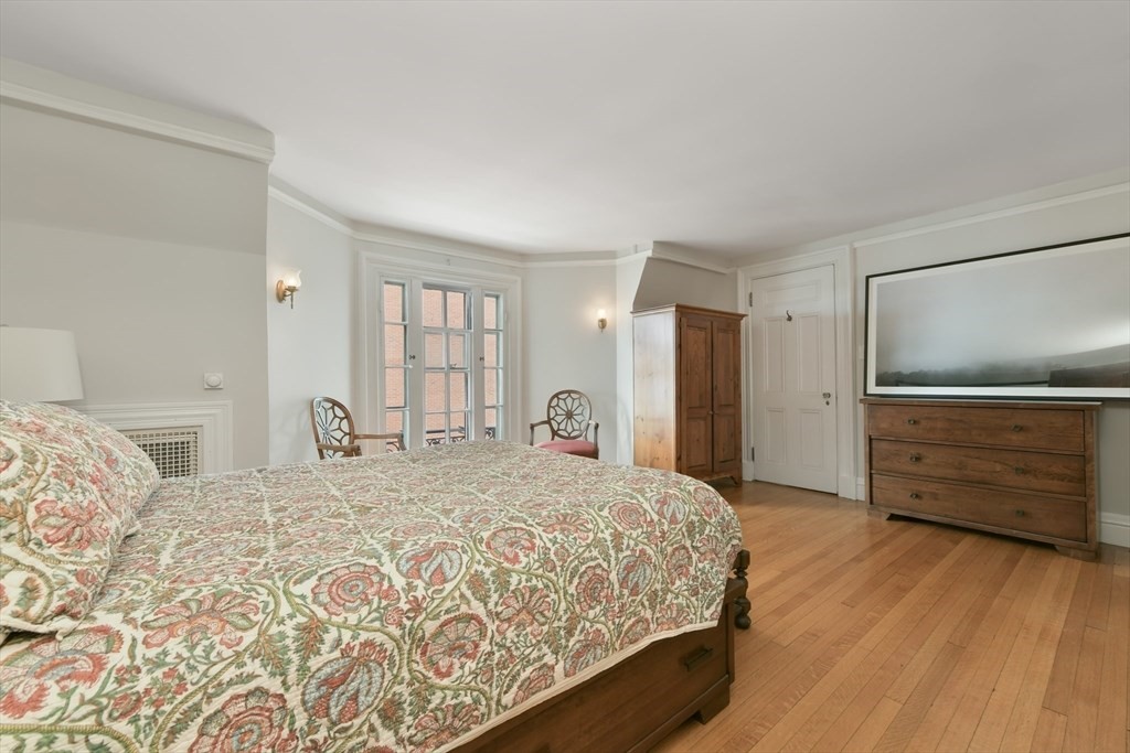 334 Beacon St # 9