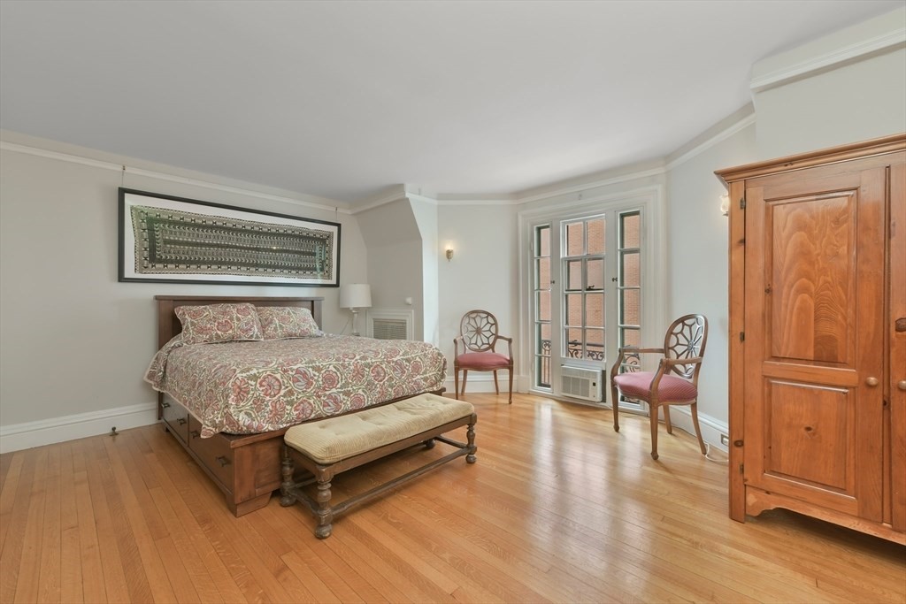 334 Beacon St # 9