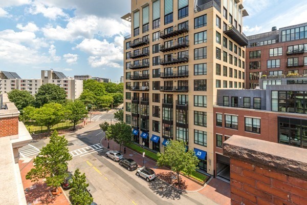 15 Warren Ave # 8