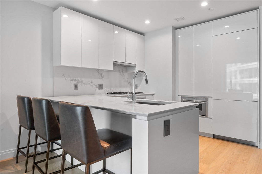 133 Seaport Blvd # 901