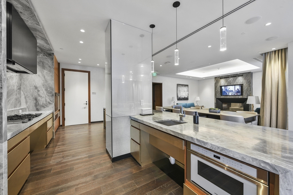 133 Seaport Blvd # 901