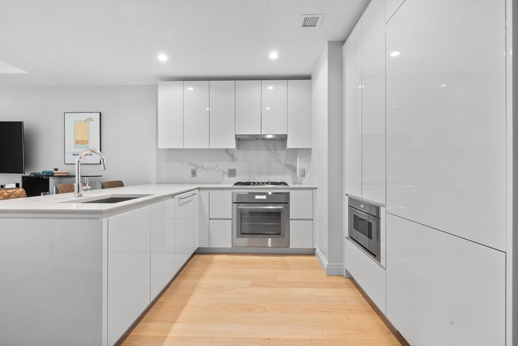 133 Seaport Blvd # 901