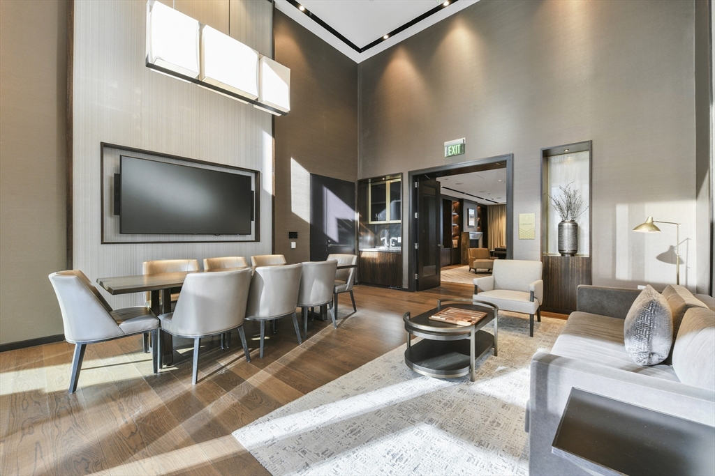 133 Seaport Blvd # 901
