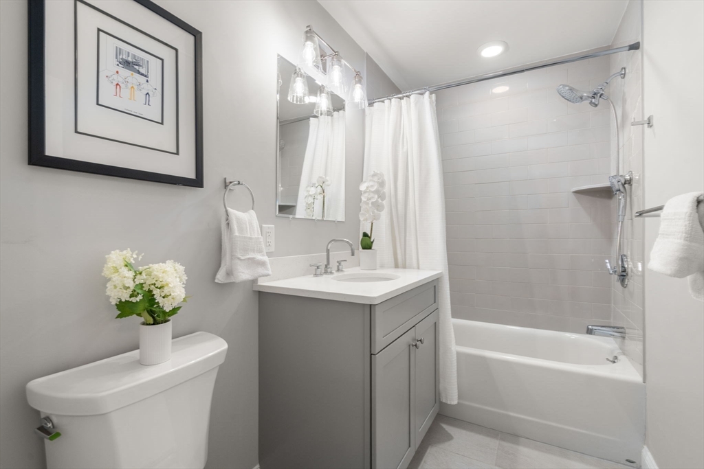 1789 Centre St # 301, Boston Unit: 301