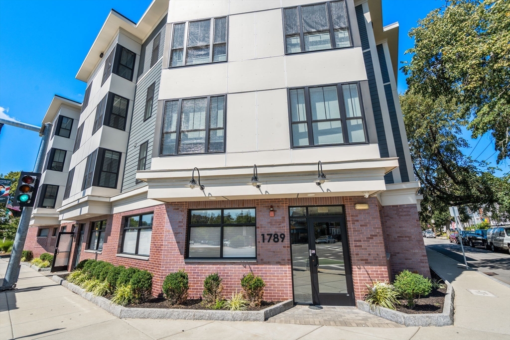 1789 Centre St # 301, Boston Unit: 301