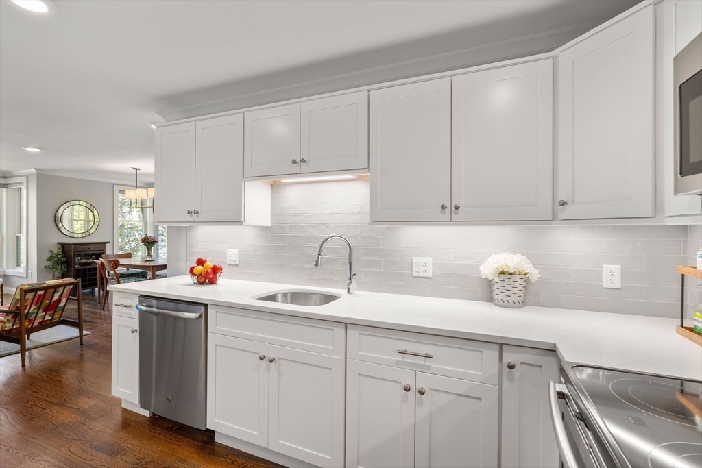 1789 Centre St # 301, Boston Unit: 301