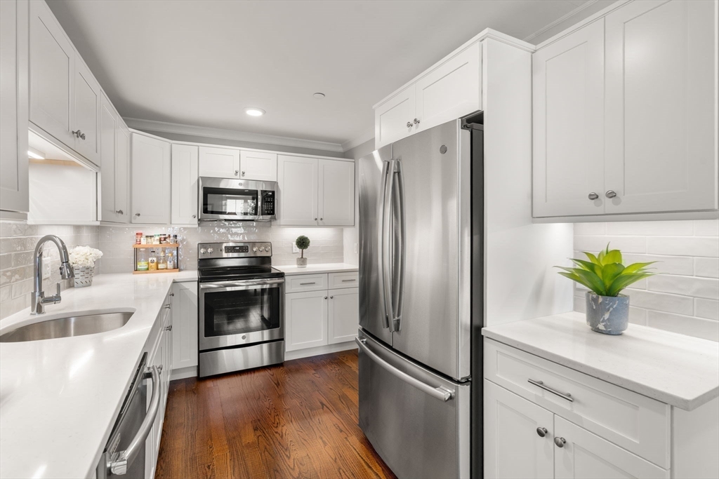 1789 Centre St # 301, Boston Unit: 301