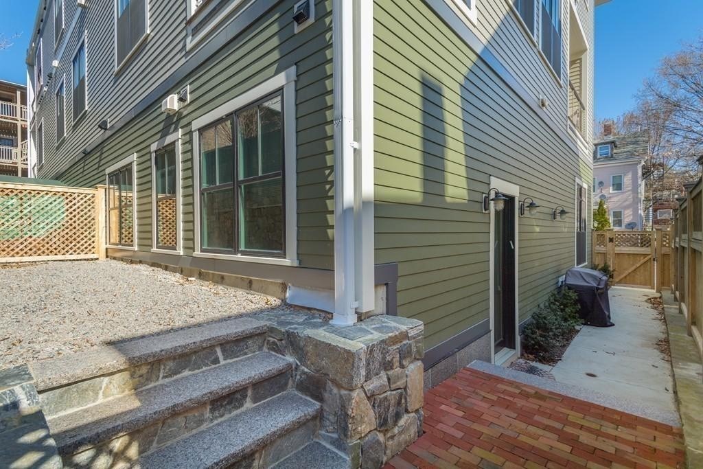 65 Green St # 101