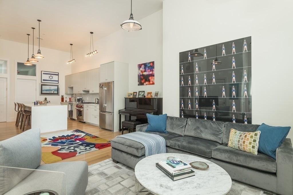 65 Green St # 101