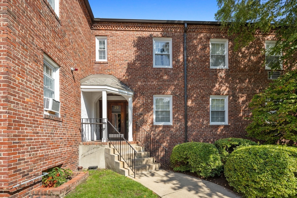 27-29 Commonwealth Ave # 9