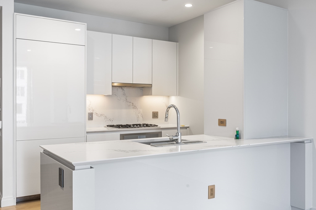 133 Seaport Blvd # 1916