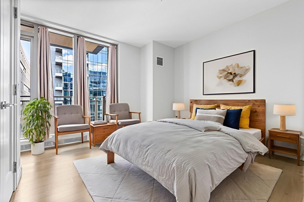 133 Seaport Blvd # 1916