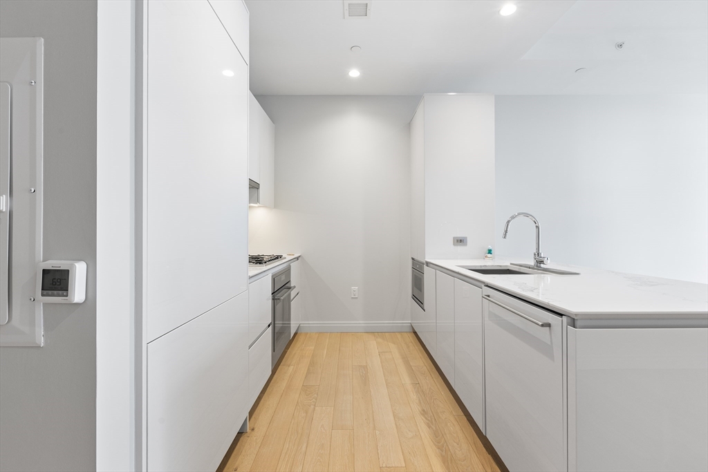 133 Seaport Blvd # 1916