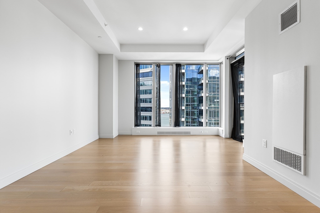 133 Seaport Blvd # 1916