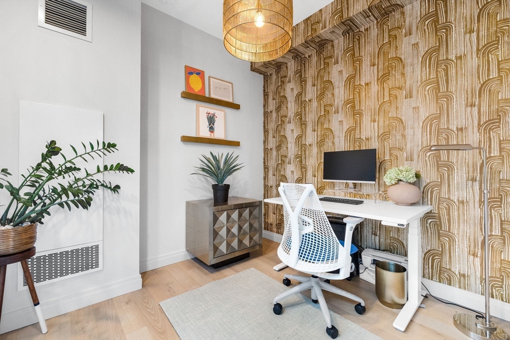 135 Seaport Blvd # 1503