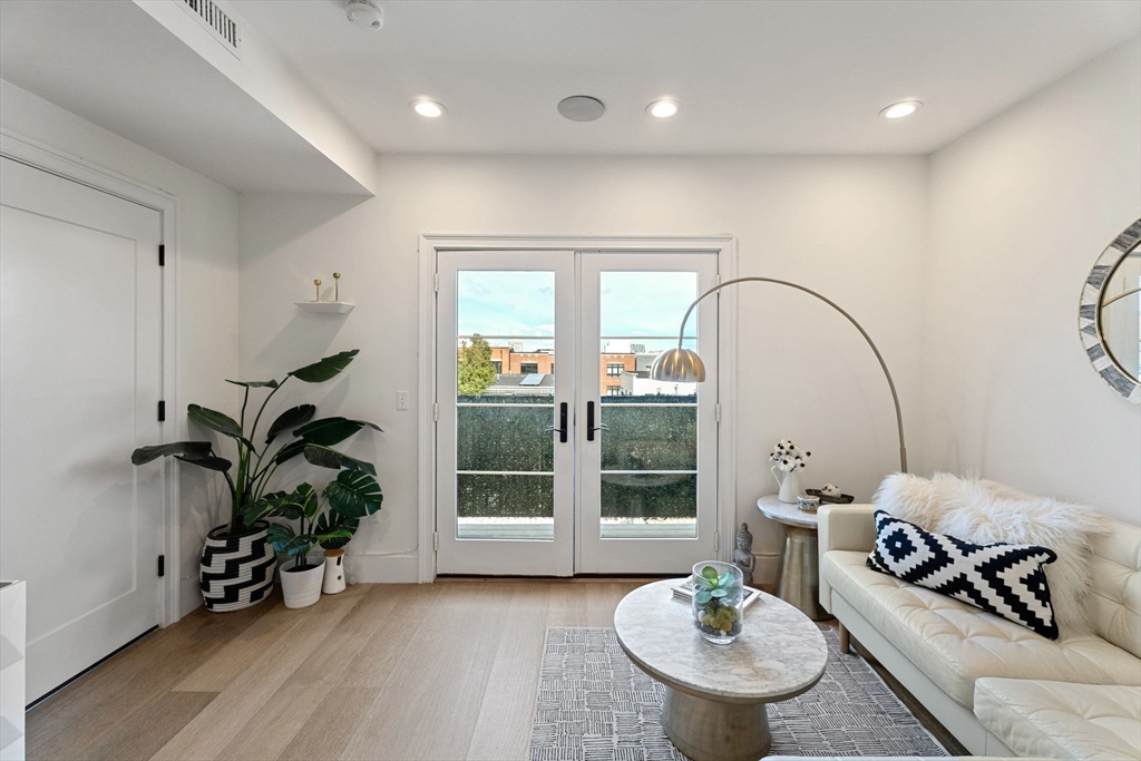 258-260 W Third Street # 2B