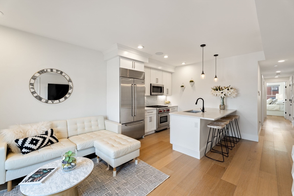 258-260 W Third Street # 2B