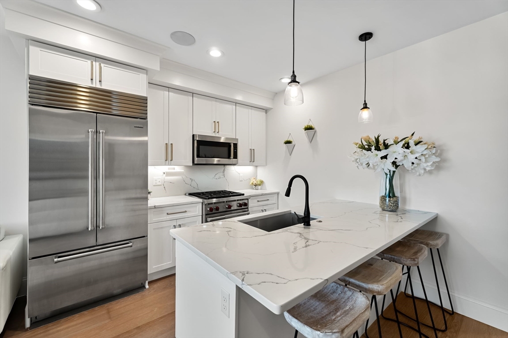 258-260 W Third Street # 2B