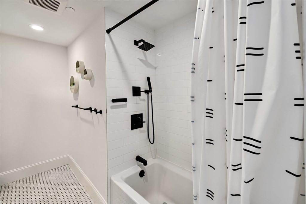 258-260 W Third Street # 2B