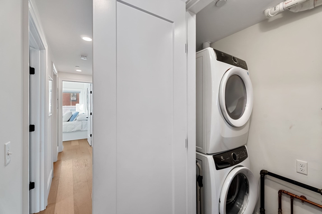 258-260 W Third Street # 2B