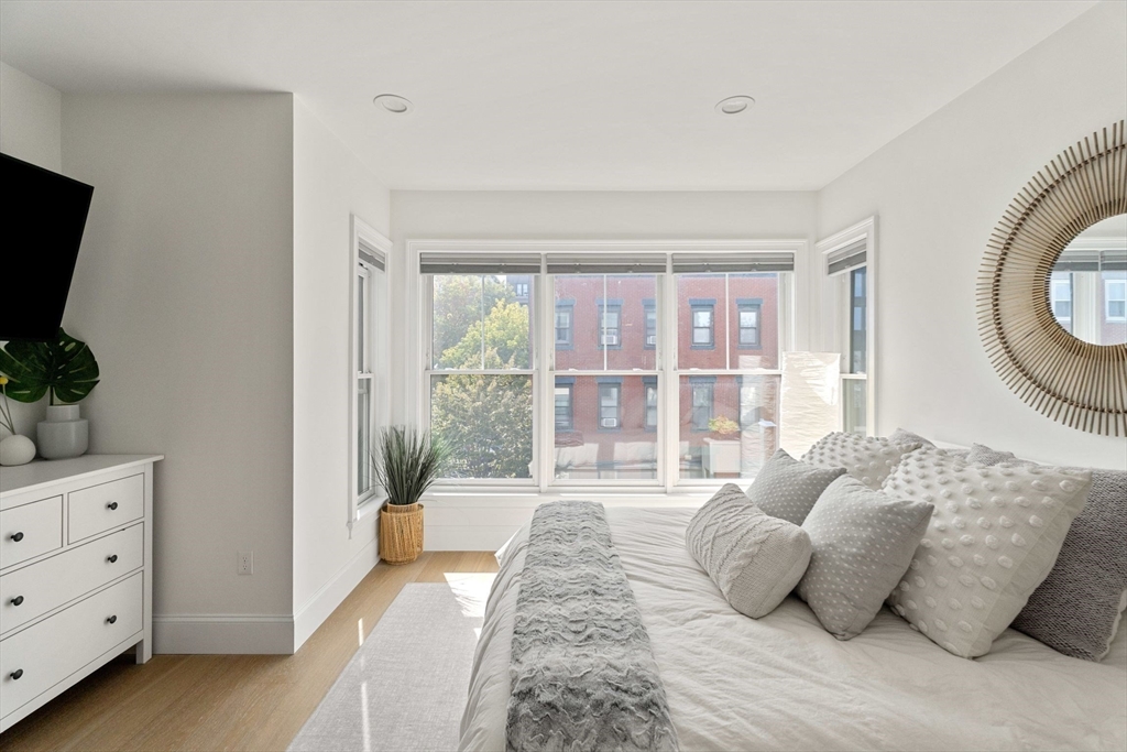 258-260 W Third Street # 2B