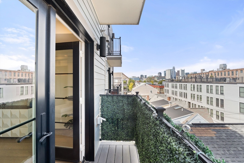 258-260 W Third Street # 2B