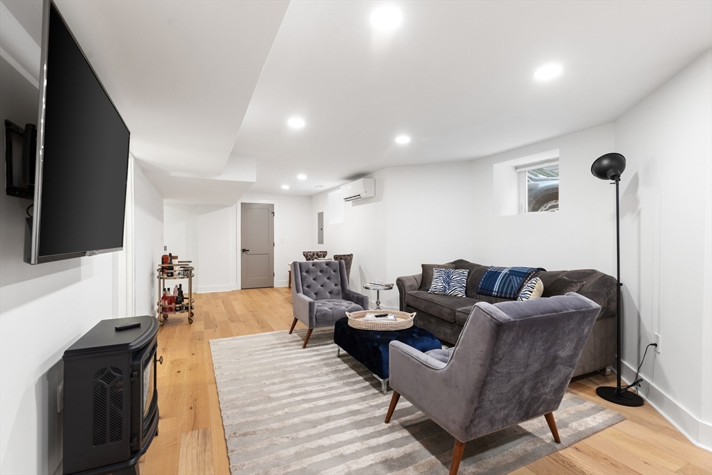 161 Lowell St # 1