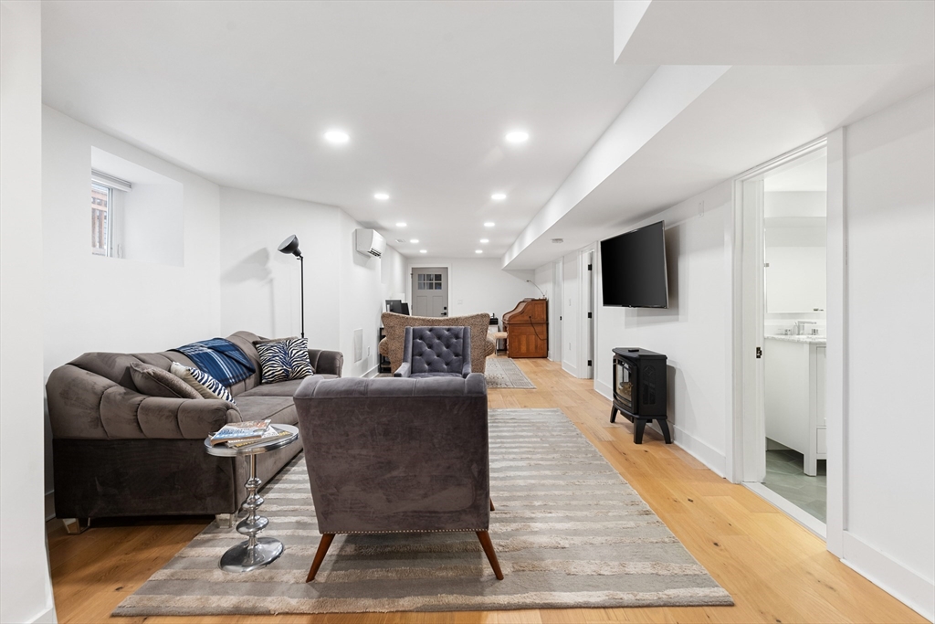 161 Lowell St # 1